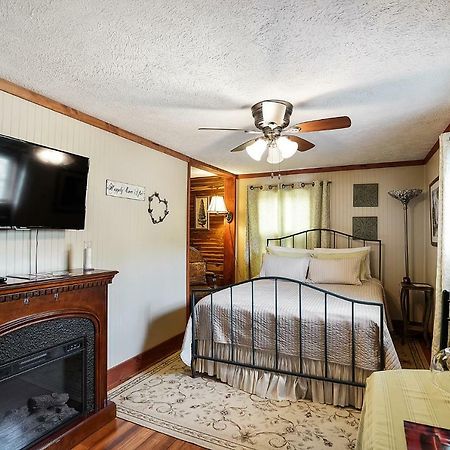 Hocking Hills Inn Logan Bagian luar foto