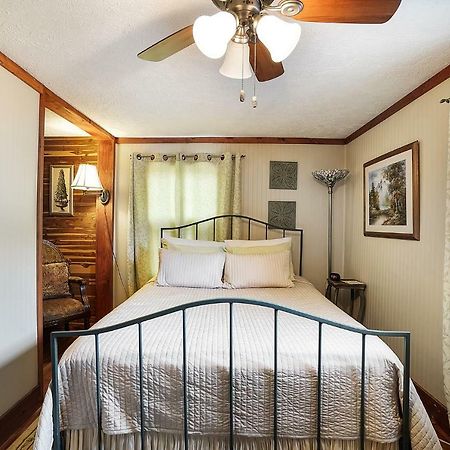 Hocking Hills Inn Logan Bagian luar foto
