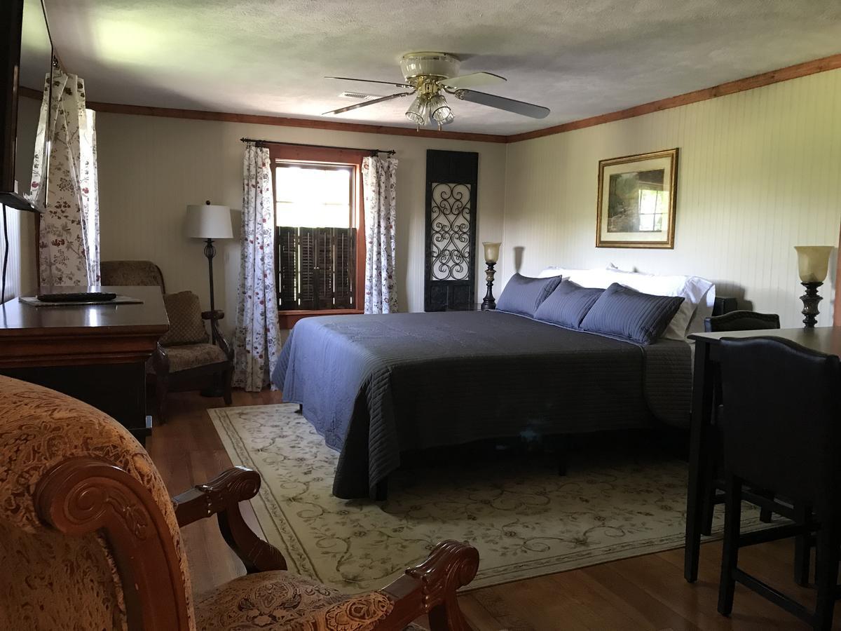 Hocking Hills Inn Logan Bagian luar foto