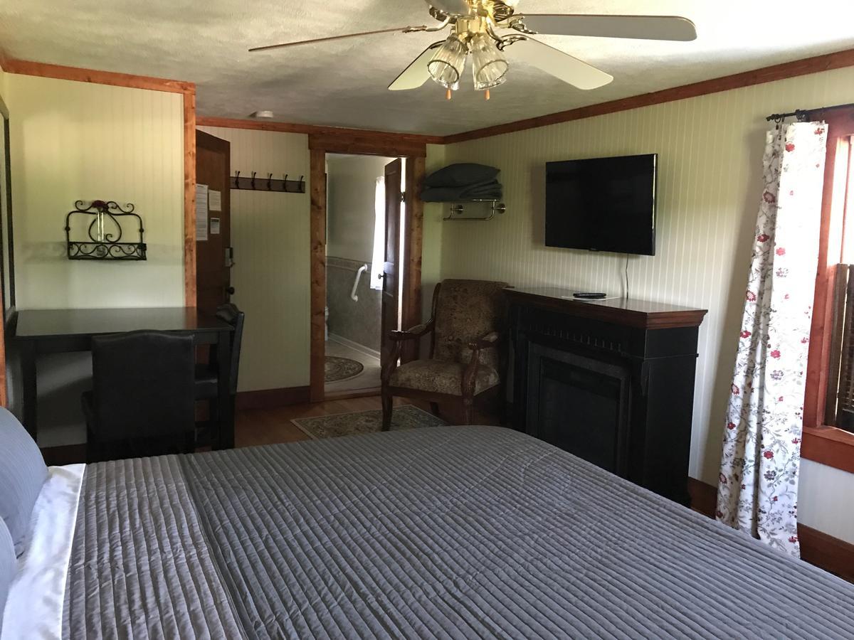 Hocking Hills Inn Logan Bagian luar foto