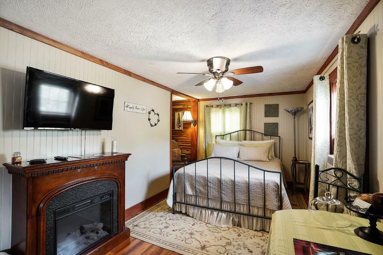 Hocking Hills Inn Logan Bagian luar foto
