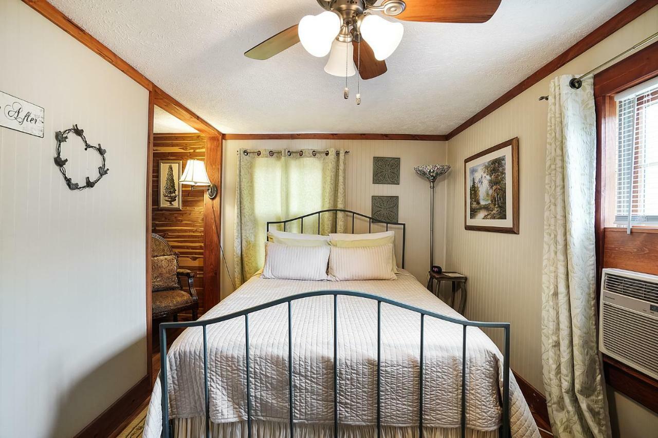 Hocking Hills Inn Logan Bagian luar foto