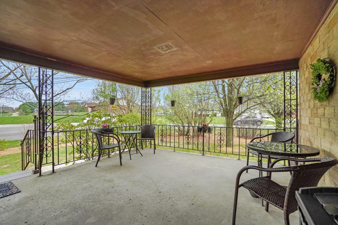 Hocking Hills Inn Logan Bagian luar foto