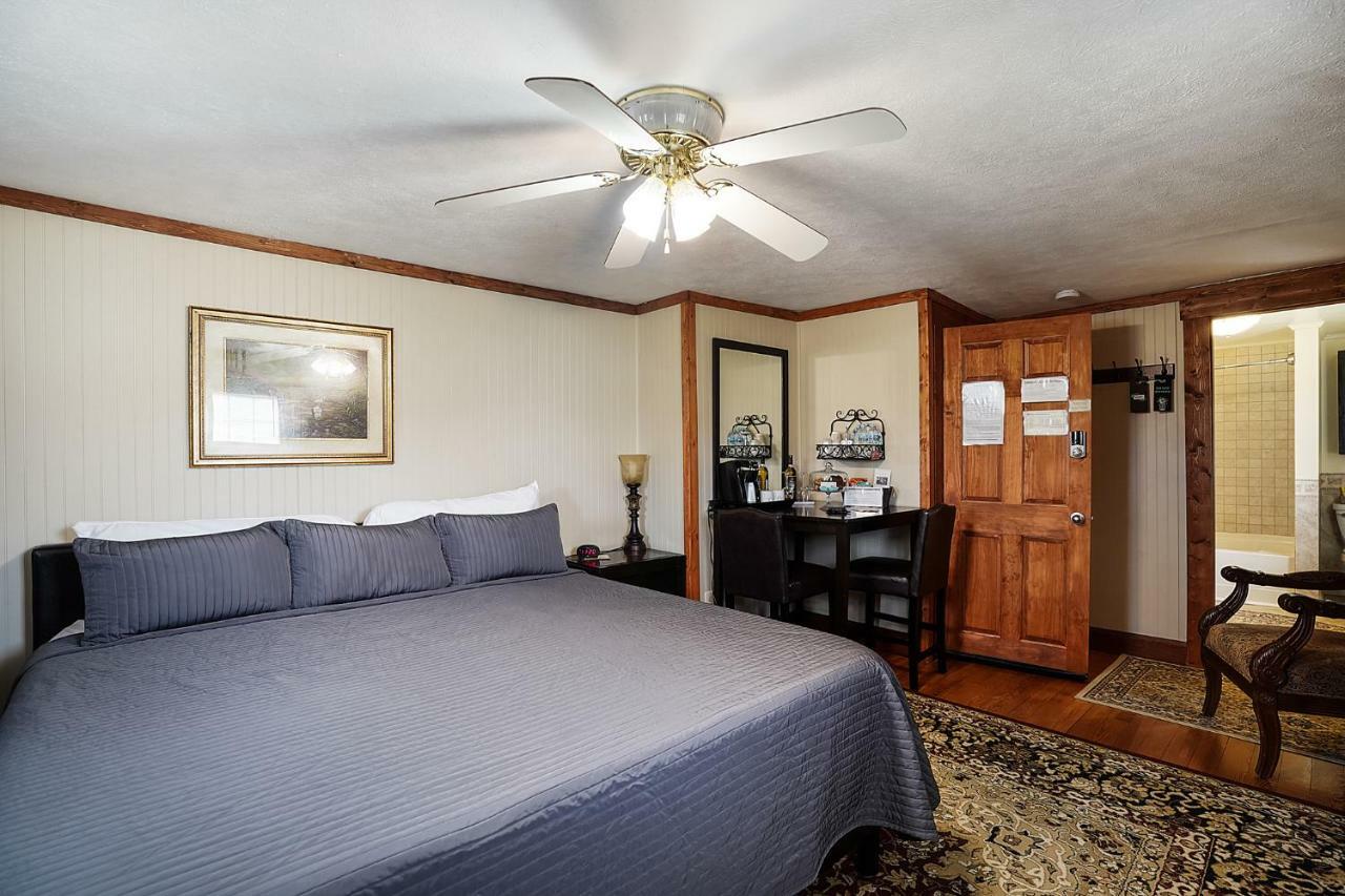 Hocking Hills Inn Logan Bagian luar foto