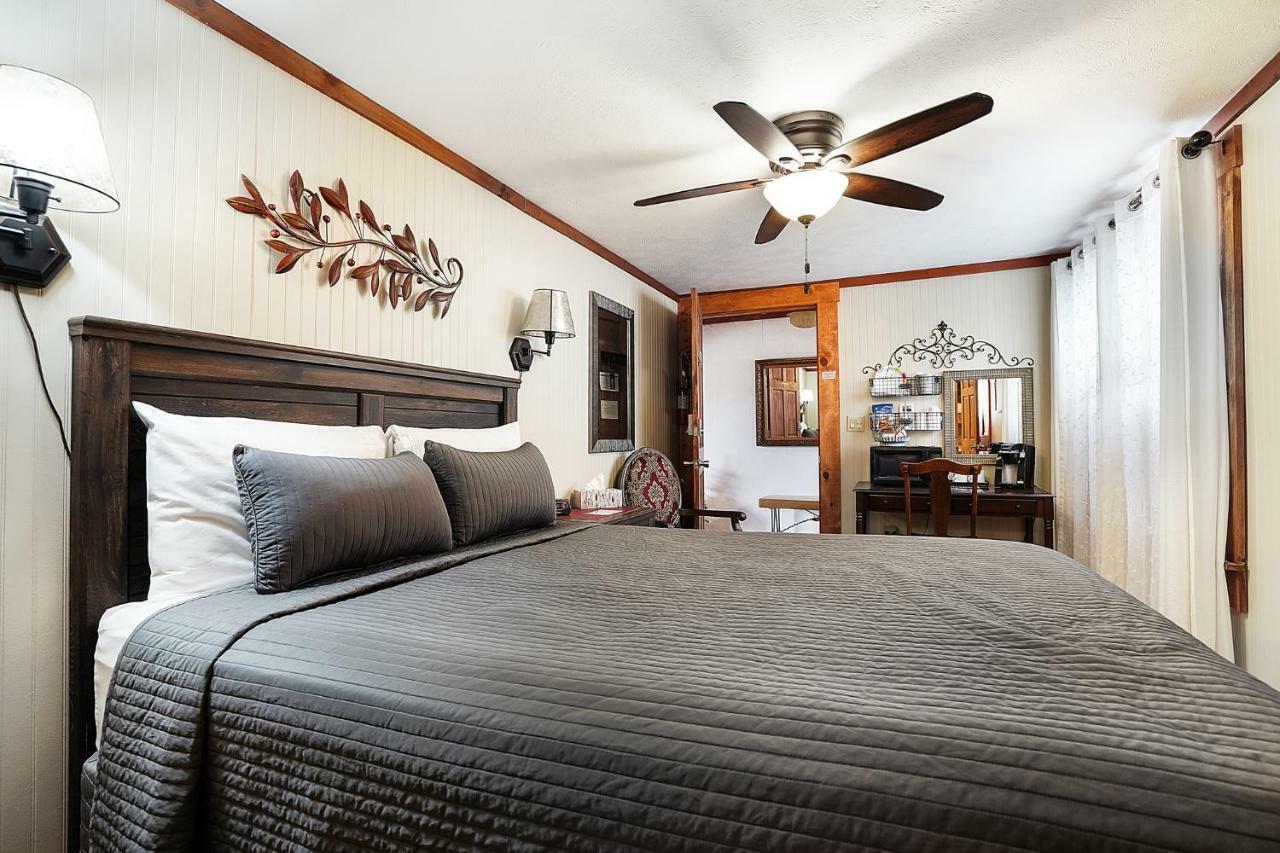 Hocking Hills Inn Logan Bagian luar foto