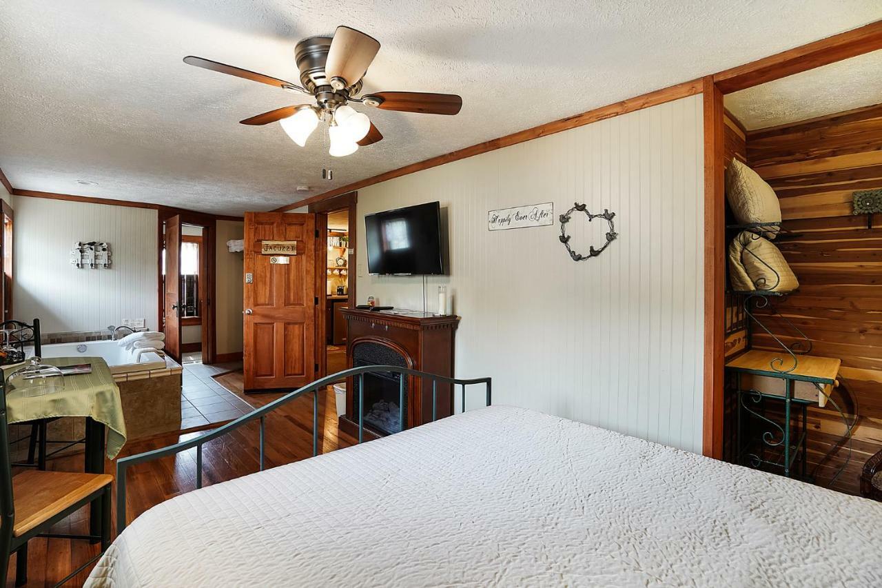 Hocking Hills Inn Logan Bagian luar foto