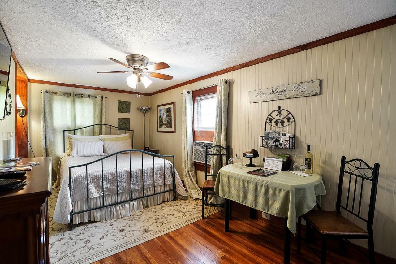 Hocking Hills Inn Logan Bagian luar foto