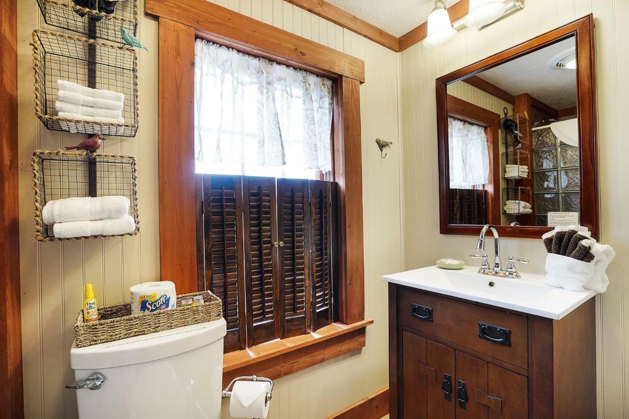Hocking Hills Inn Logan Bagian luar foto