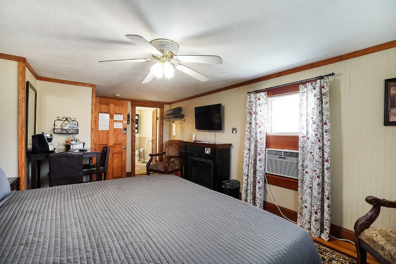 Hocking Hills Inn Logan Bagian luar foto