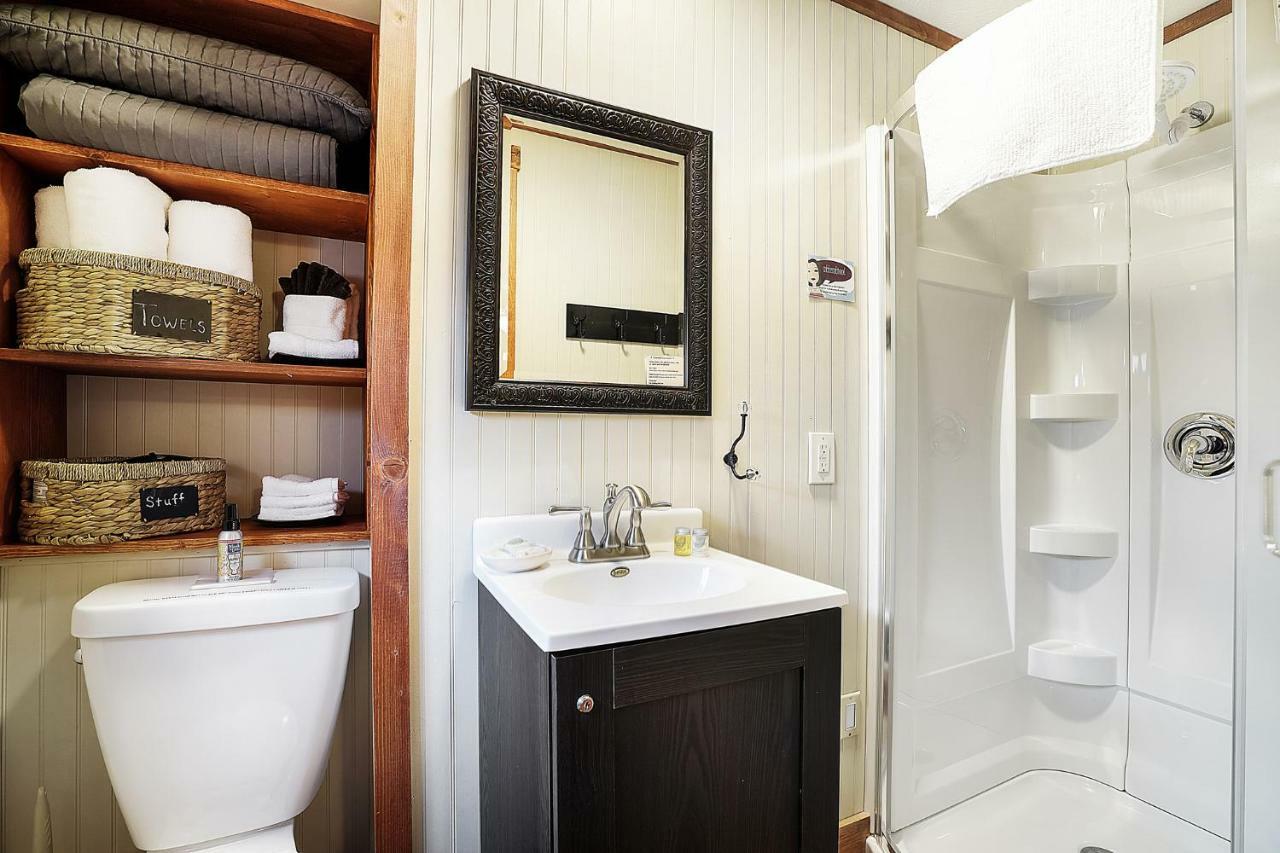 Hocking Hills Inn Logan Bagian luar foto
