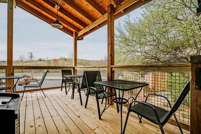 Hocking Hills Inn Logan Bagian luar foto