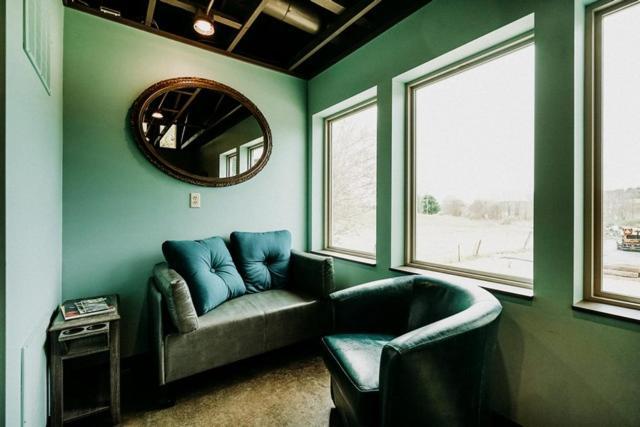 Hocking Hills Inn Logan Bagian luar foto